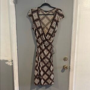 LAUNDRY by Shelli Segal Elegant Brown Geometric Wrap Dress Size 8